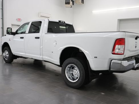 Used 2024 RAM 3500 Tradesman w/ Chrome Appearance Group AWD/4WD image 6