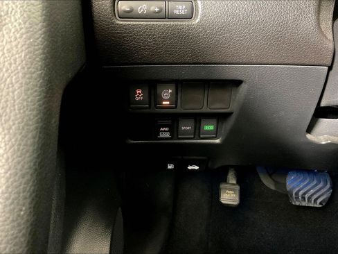 Used 2017 Nissan Rogue SV AWD/4WD image 15