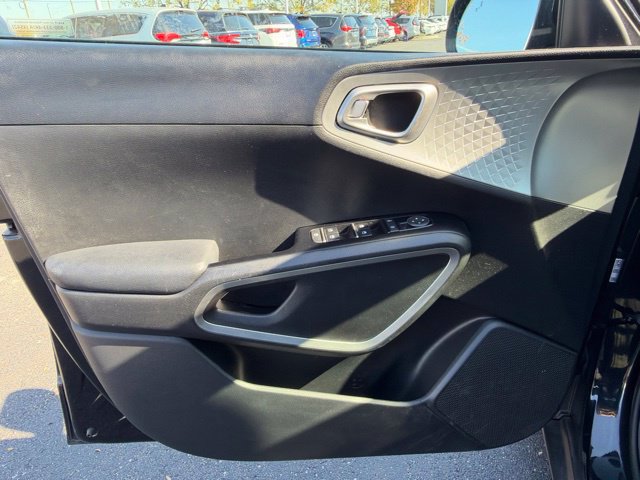 Certified 2025 Kia Soul LX w/ LX Technology Package FWD image 22
