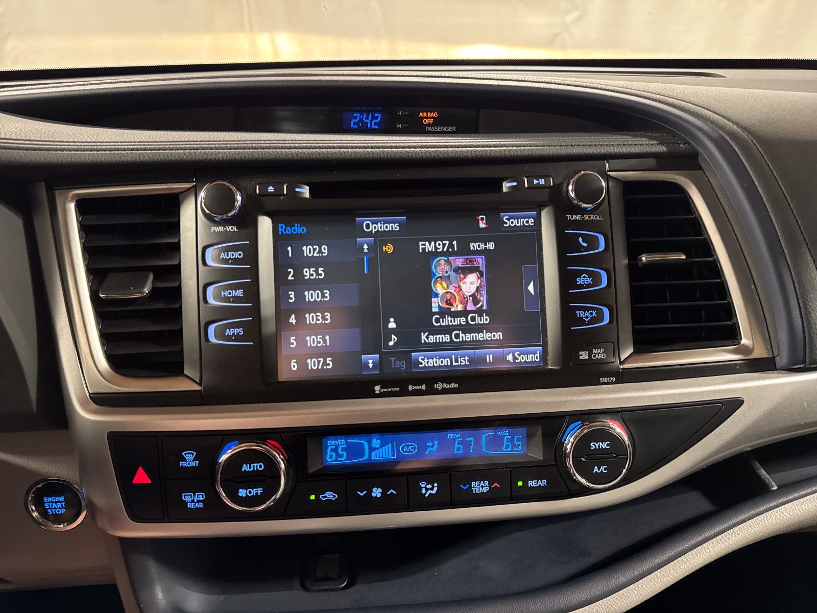 Used 2017 Toyota Highlander XLE AWD/4WD image 17