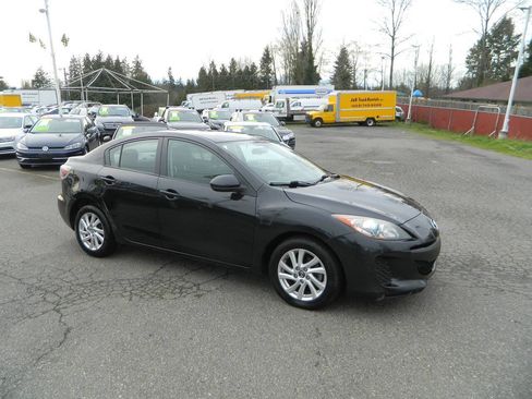 Used 2013 MAZDA MAZDA3 i Touring image 2