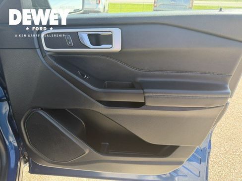 Used 2020 Ford Explorer XLT w/ Equipment Group 202A AWD/4WD image 38