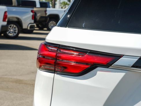 Used 2023 Chevrolet Traverse Premier FWD image 7