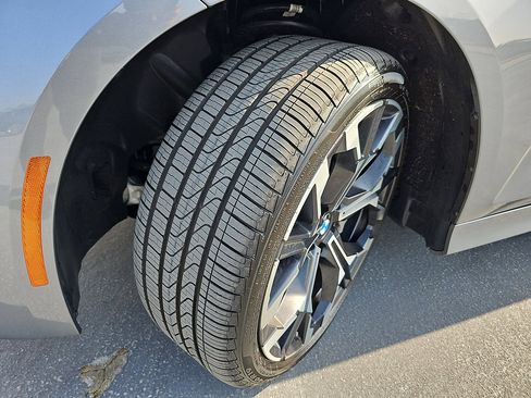 Used 2025 BMW 330i Sedan w/ Premium Package RWD image 33