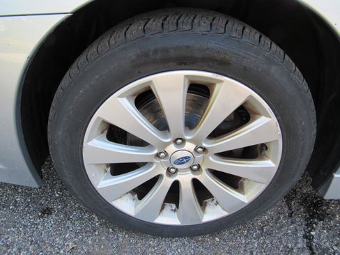 Used 2012 Subaru Legacy 2.5i Limited AWD/4WD image 14