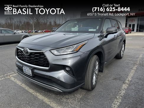 Used 2025 Toyota Highlander Platinum image 1