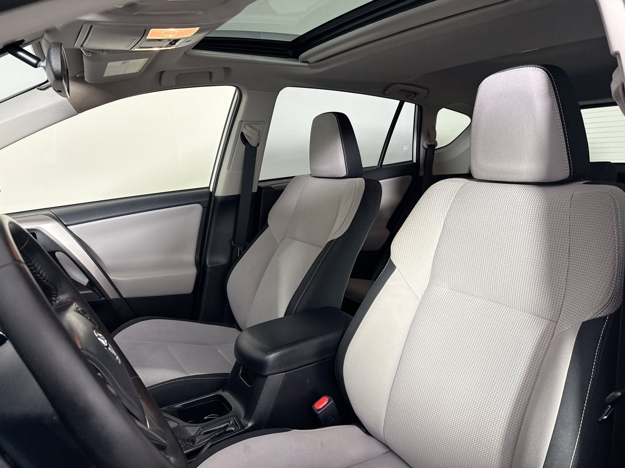 Used 2018 Toyota RAV4 XLE AWD/4WD image 21