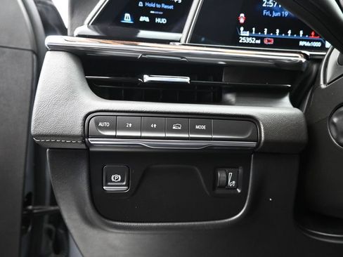 Used 2024 Cadillac Escalade ESV Premium Luxury AWD/4WD image 24