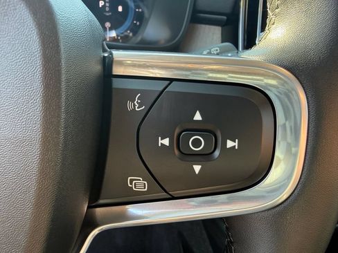 Used 2025 Volvo XC40 B5 Plus AWD/4WD image 23