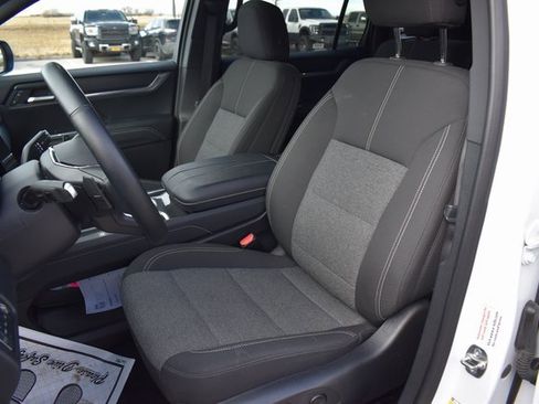 Used 2025 GMC Acadia Elevation image 13