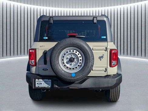 New 2025 Ford Bronco 4-Door image 5