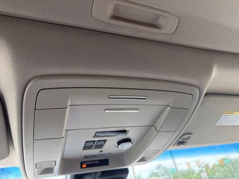 Used 2019 Chevrolet Suburban LT RWD image 17