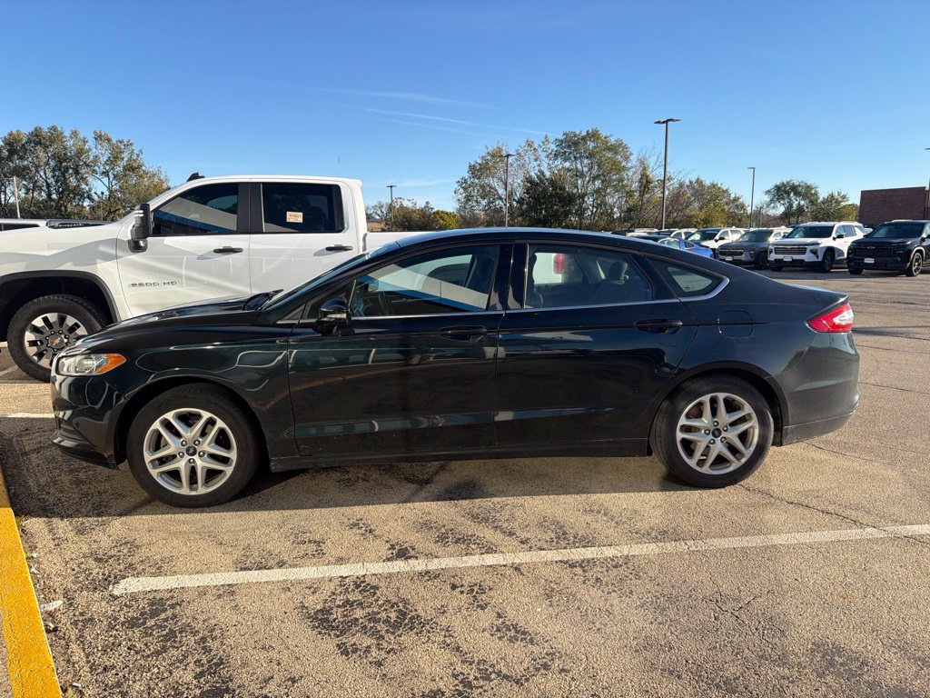Used 2014 Ford Fusion SE FWD image 2