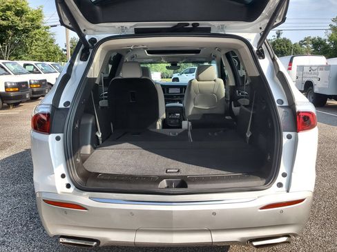 Used 2024 Buick Enclave Essence w/ Experience Buick Package FWD image 27
