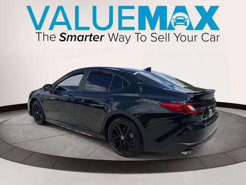 Used 2025 Toyota Camry SE FWD image 5
