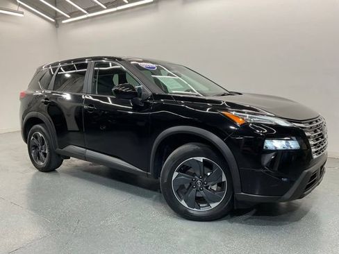 Used 2025 Nissan Rogue SV FWD image 2