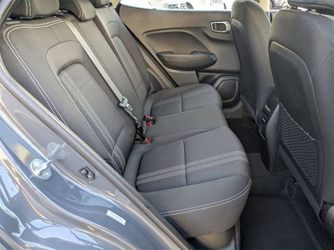 Used 2025 Hyundai Venue SEL image 29