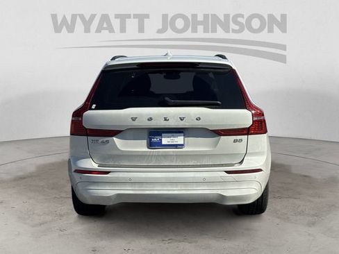 Used 2022 Volvo XC60 B5 Momentum w/ Protection Package Premier FWD image 4