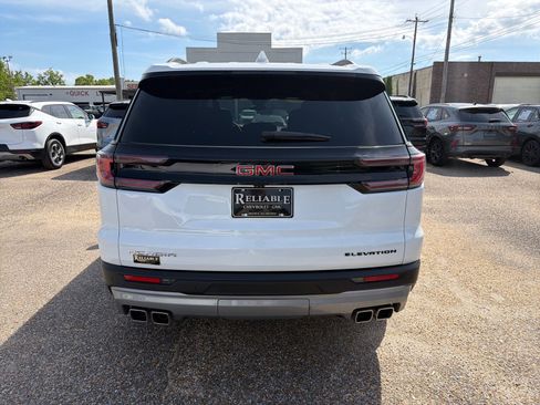 Used 2025 GMC Acadia Elevation FWD image 5