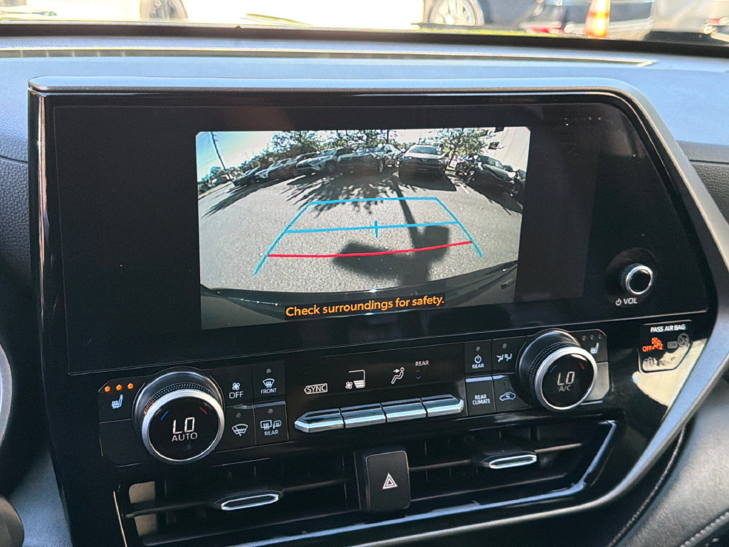 Used 2025 Toyota Highlander XLE AWD/4WD image 29