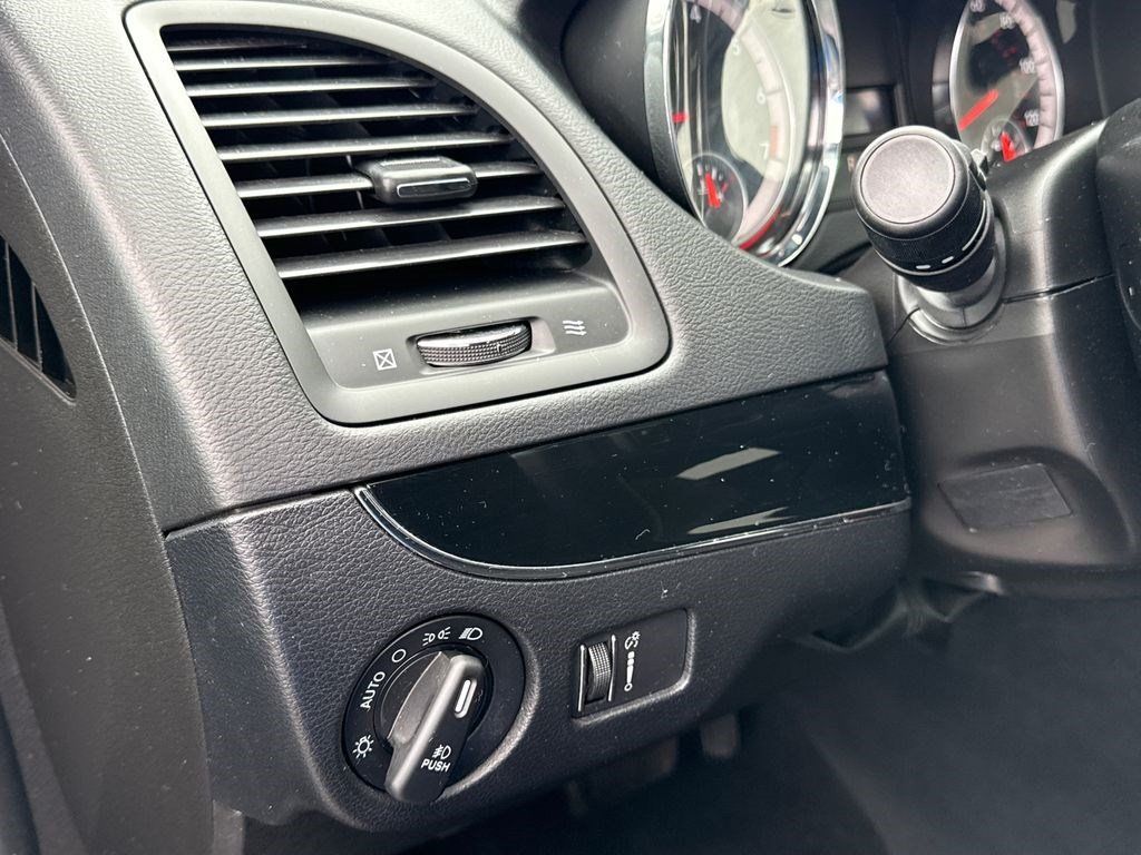 Used 2018 Dodge Grand Caravan SE FWD image 22