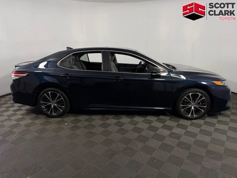 Used 2020 Toyota Camry SE w/ Convenience Package FWD image 9
