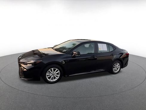 Used 2025 Toyota Camry LE image 8