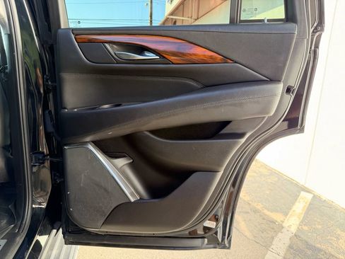 Used 2016 Cadillac Escalade Luxury AWD/4WD image 28