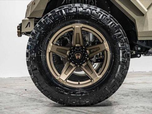 Used 2023 Jeep Gladiator Sport image 16