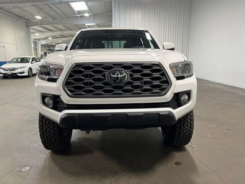 Used 2023 Toyota Tacoma TRD Off-Road w/ Technology Package AWD/4WD image 8