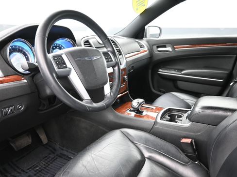 Used 2013 Chrysler 300 RWD image 10