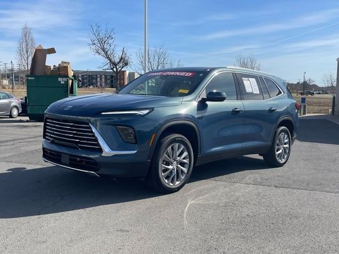 Used 2025 Buick Enclave Preferred image 3