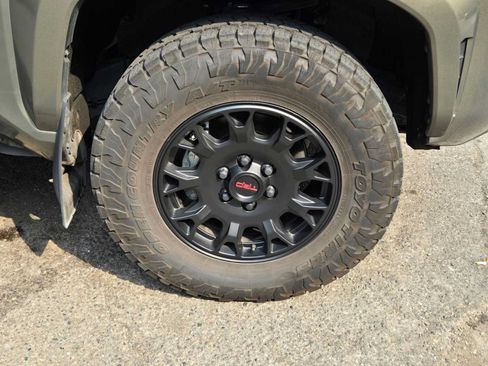 Used 2024 Toyota Tacoma TRD Sport w/ TRD Sport Premium Package AWD/4WD image 9