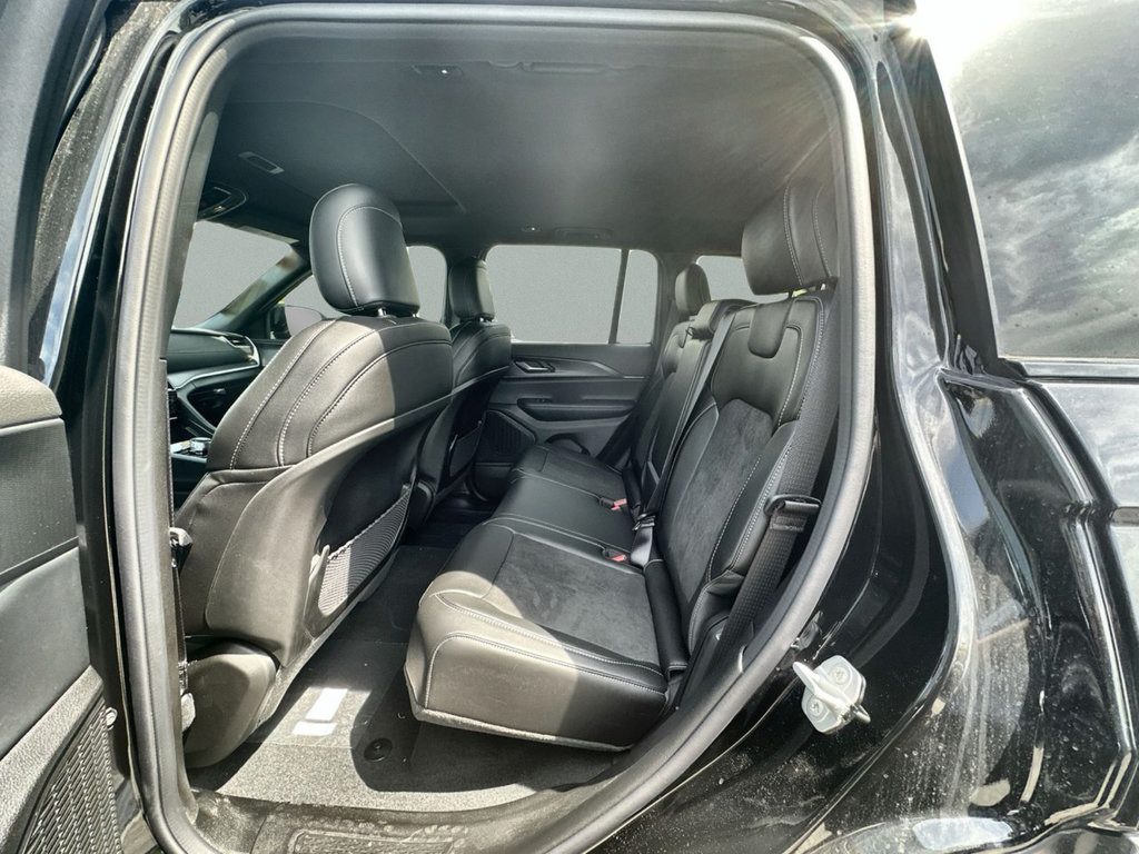 New 2025 Jeep Grand Cherokee Altitude RWD image 39