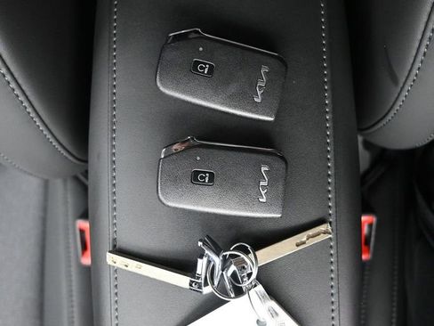 Used 2024 Kia Niro Wind w/ Wind Preserve Package image 17