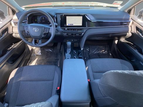 Used 2025 Toyota Camry LE image 10