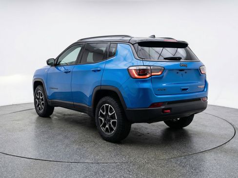 Used 2025 Jeep Compass Trailhawk AWD/4WD image 6