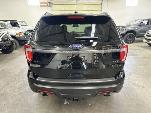 Used 2018 Ford Explorer XLT w/ XLT Appearance Package AWD/4WD image 4
