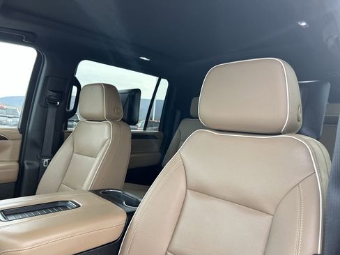 Used 2023 Chevrolet Suburban Premier image 20