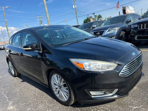 Used 2017 Ford Focus Titanium FWD image 4