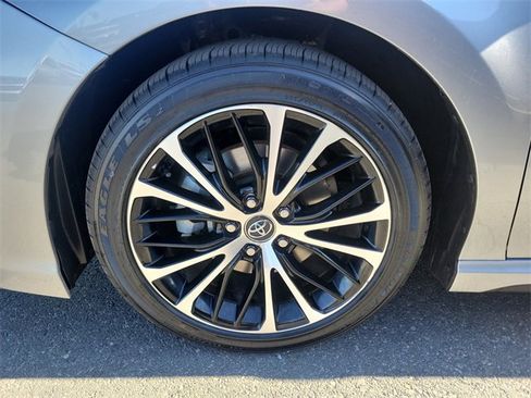 Used 2020 Toyota Camry SE image 30