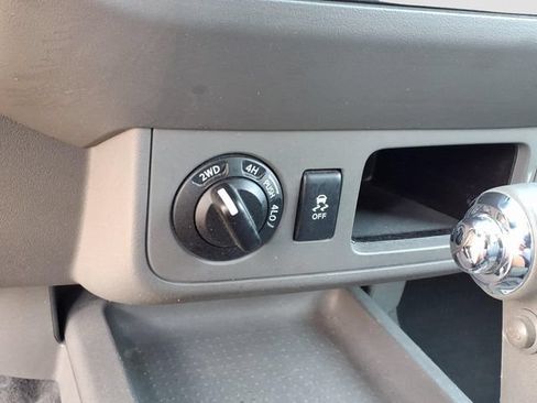 Used 2019 Nissan Frontier SV AWD/4WD image 16