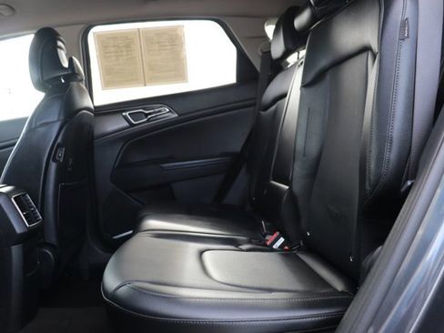 Used 2024 Kia Sportage EX image 13