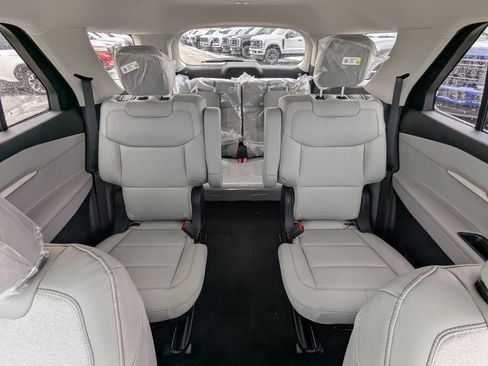 New 2026 Ford Explorer Active w/ Active Comfort Package image 17