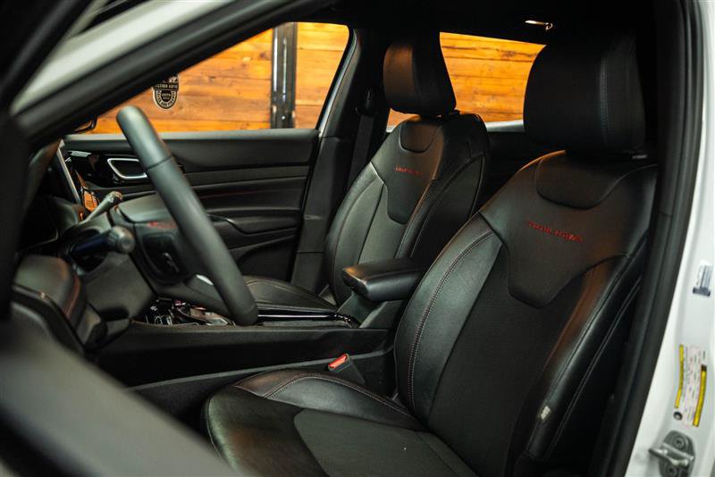 Used 2025 Jeep Compass Trailhawk AWD/4WD image 9