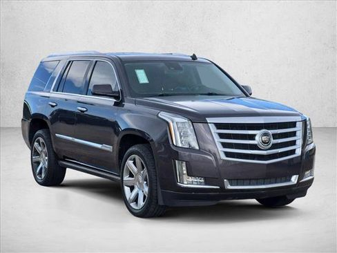 Used 2015 Cadillac Escalade Premium RWD image 3