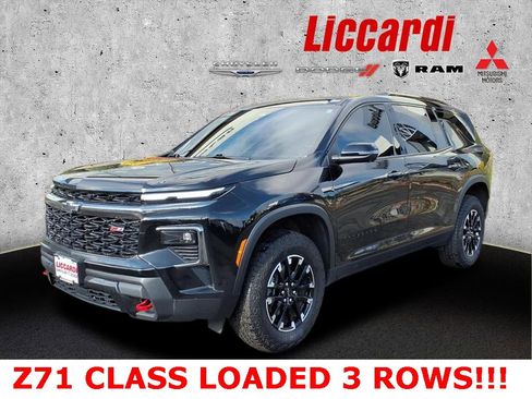 Used 2024 Chevrolet Traverse Z71 image 3