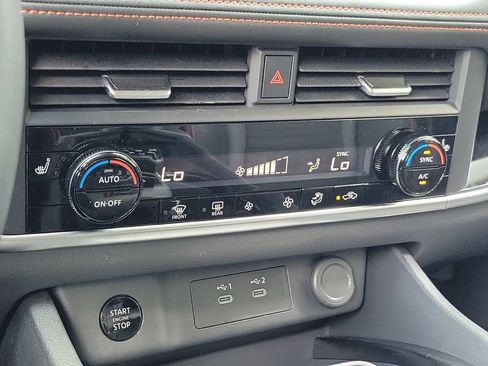 Used 2025 Nissan Rogue SV AWD/4WD image 28
