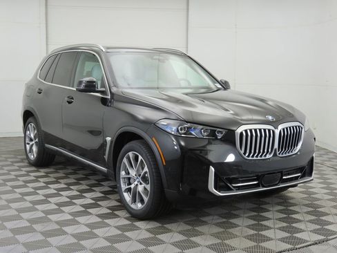 New 2026 BMW X5 xDrive40i w/ Premium Package AWD/4WD image 3