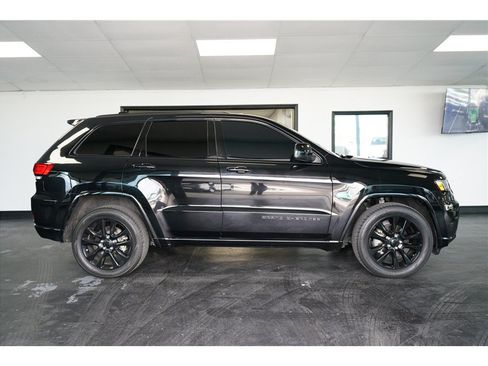 Used 2019 Jeep Grand Cherokee Altitude RWD image 8
